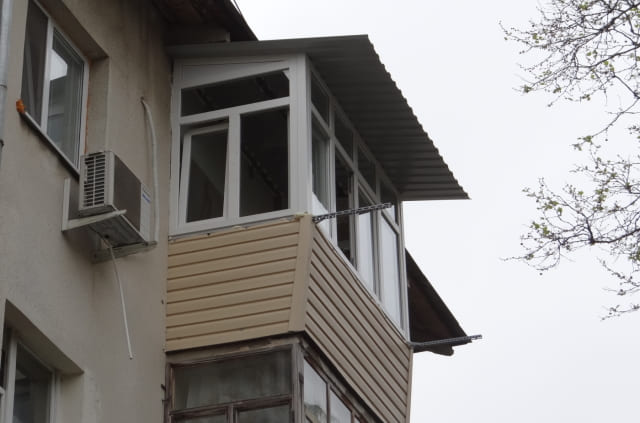 сайдинг балкона на последнем этаже Томск